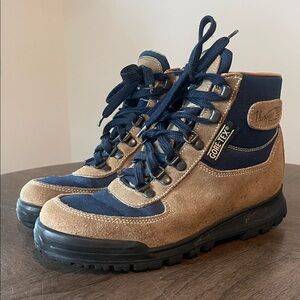 Women’s Vasque Hiking Boots Sz 8